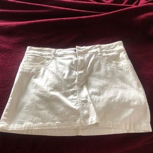 #mini white skirt with small #studded pockets